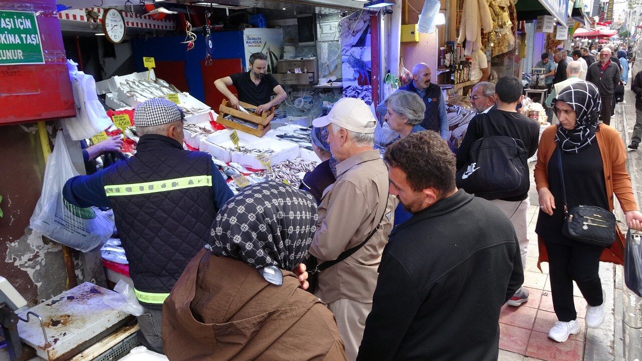 Samsun’da palamut bereketi! Almak için kuyruğa girdiler