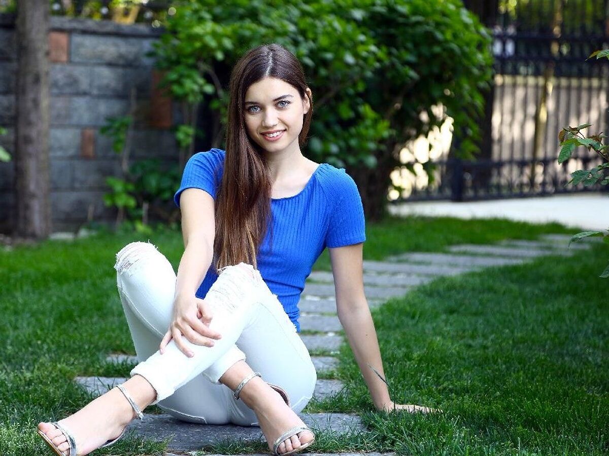 Afra Saracoglu Neden Gozaltina Alindi