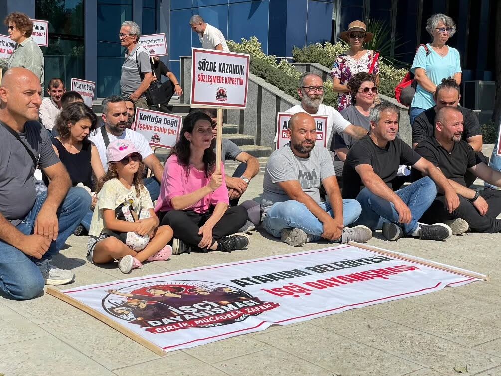 Samsun Haber: Atakum’da işçiler belediye önünde nöbette