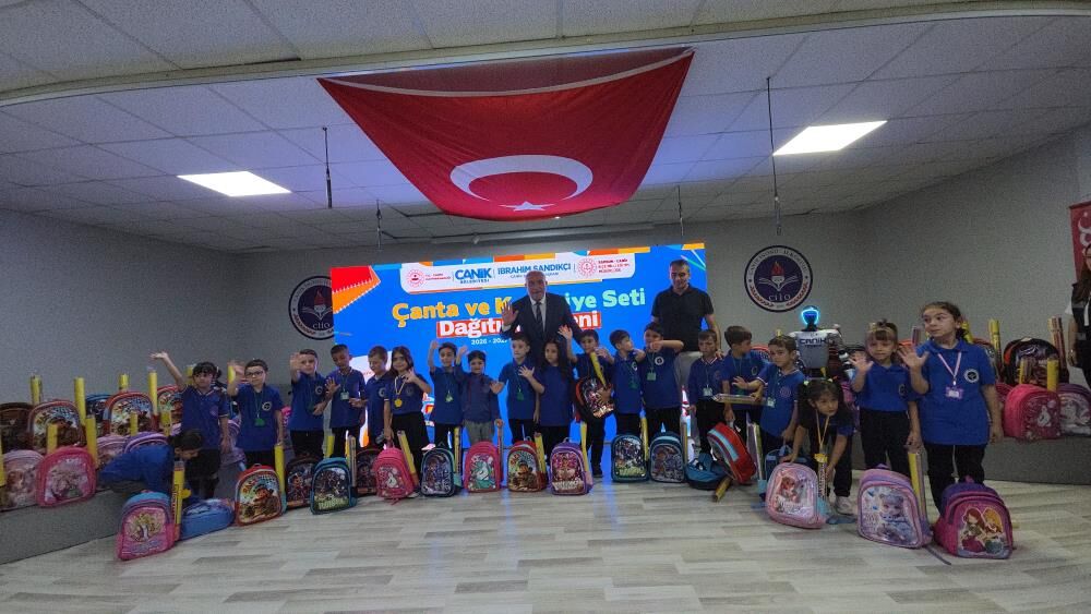 Samsun Haber: Canik’te öğrencilere çanta ve kırtasiye sürprizi