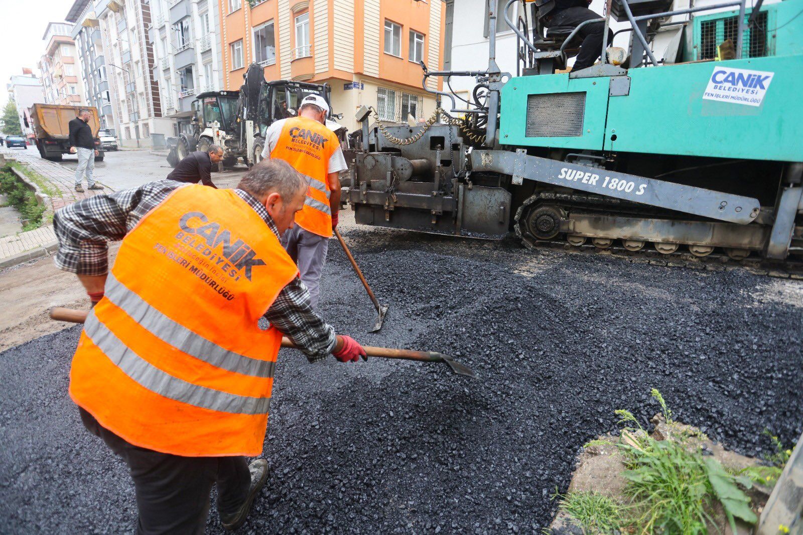 Samsun Haber: Canik’te yollar yenileniyor! Asfalt mesaisi devam ediyor