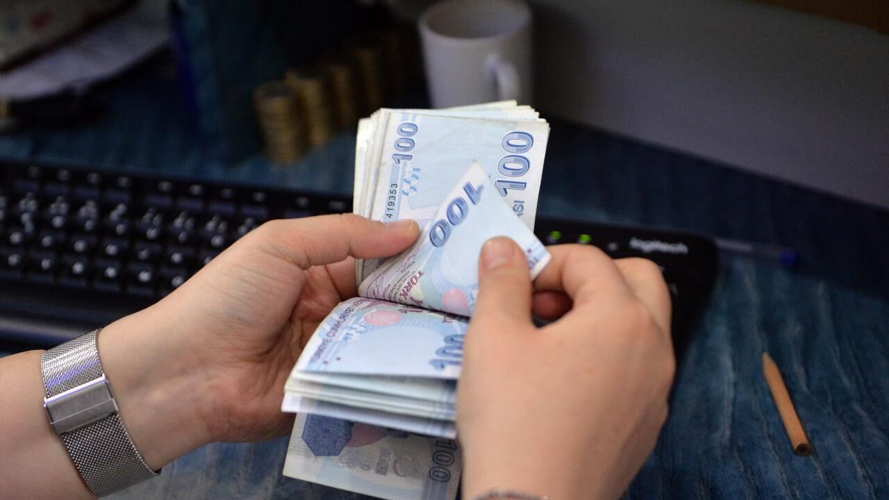 Emekli ve memura zam gündemde! Bakan Şimşek'ten açıklama