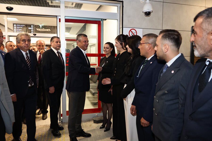 YENİ Partili Dr. Murat Çan, Özgür Özel'i Merzifon'da karşıladı