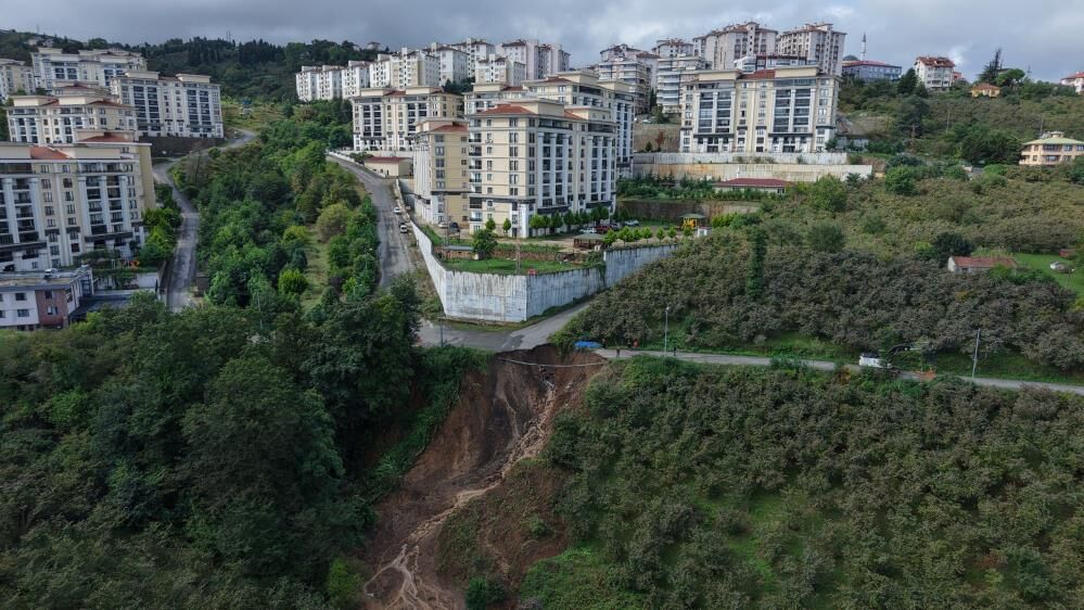 Karadeniz'de heyelan! 2 yaralı