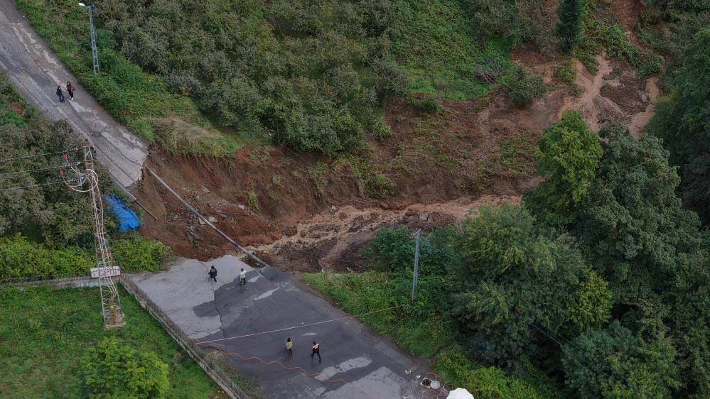 Karadeniz'de heyelan! 2 yaralı