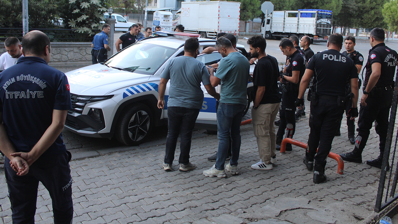 Lise önünde silah paniği! Aracın altına gizlenmiş bulundu