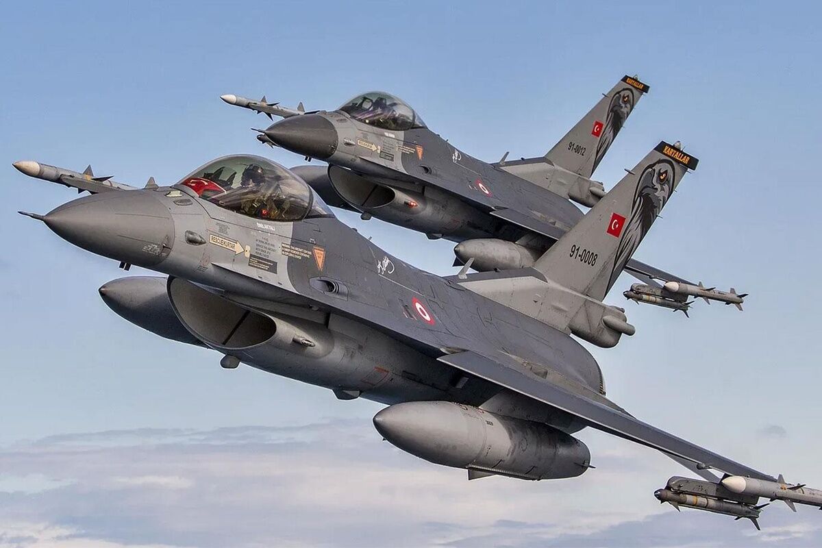 Nato Alarma Verdi Turk F 16Lari Rus Ucaklari Icin Havalandi