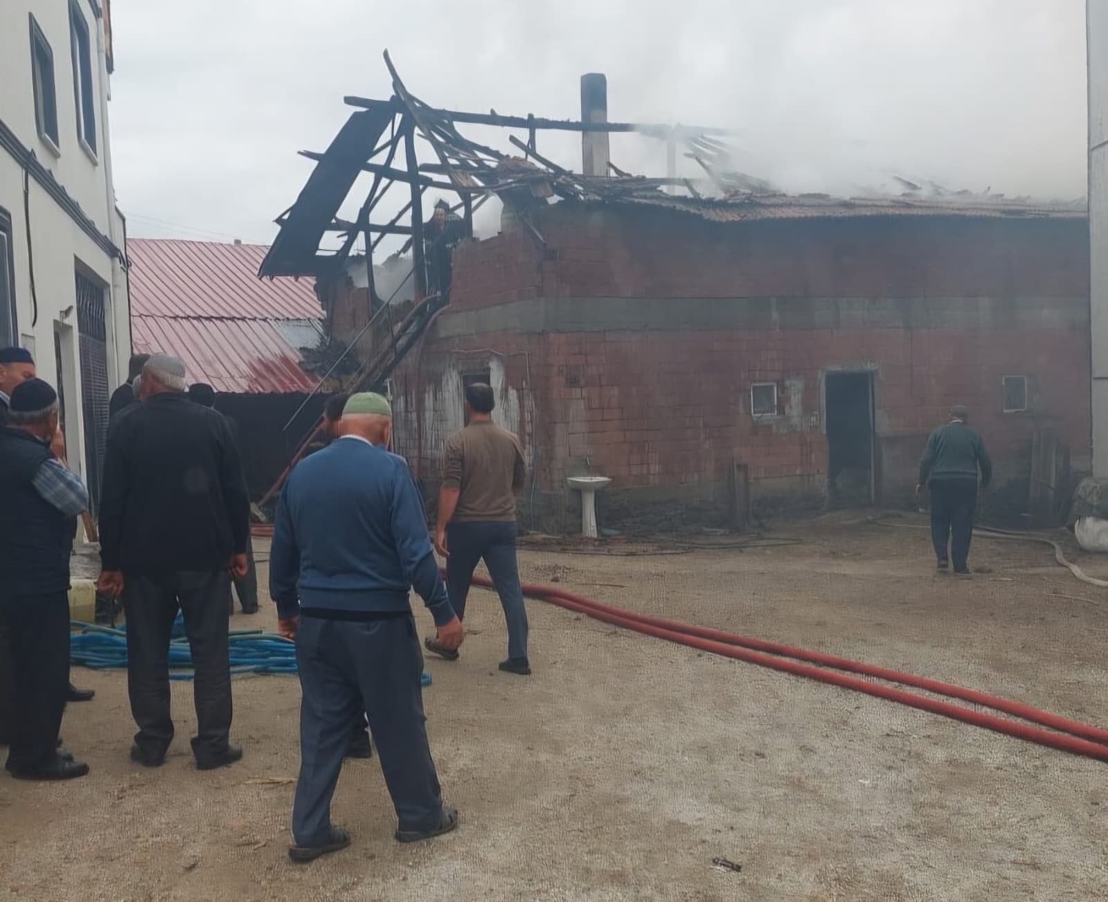Samsun Haber: Samsun’da alevler yükseldi! Evlere sıçramadan durduruldu