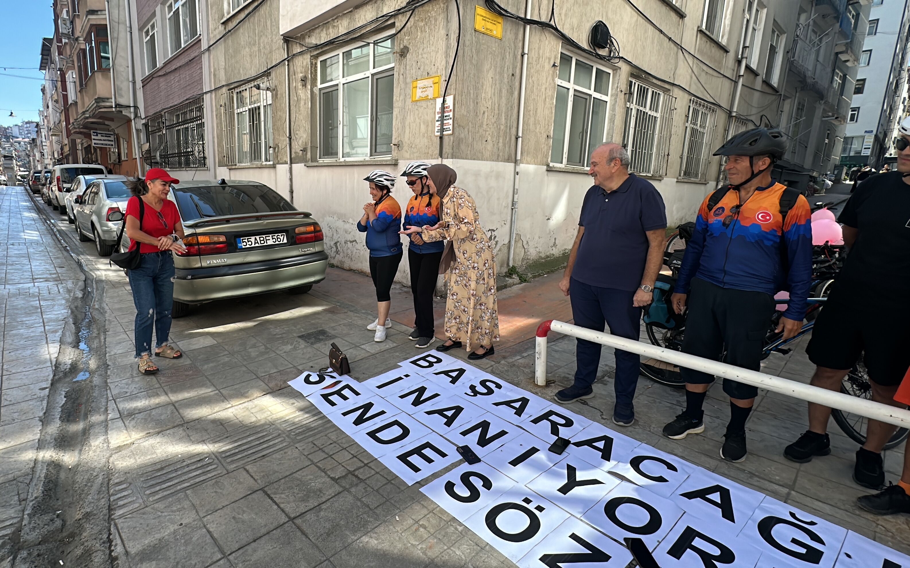 Samsun Haber: Samsun’da bisikletçilerden arkadaşlarına anlamlı ziyaret