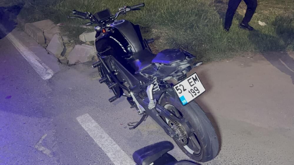 Samsun Haber: Samsun’da İki motosiklet birbirine girdi, otomobile çarptı
