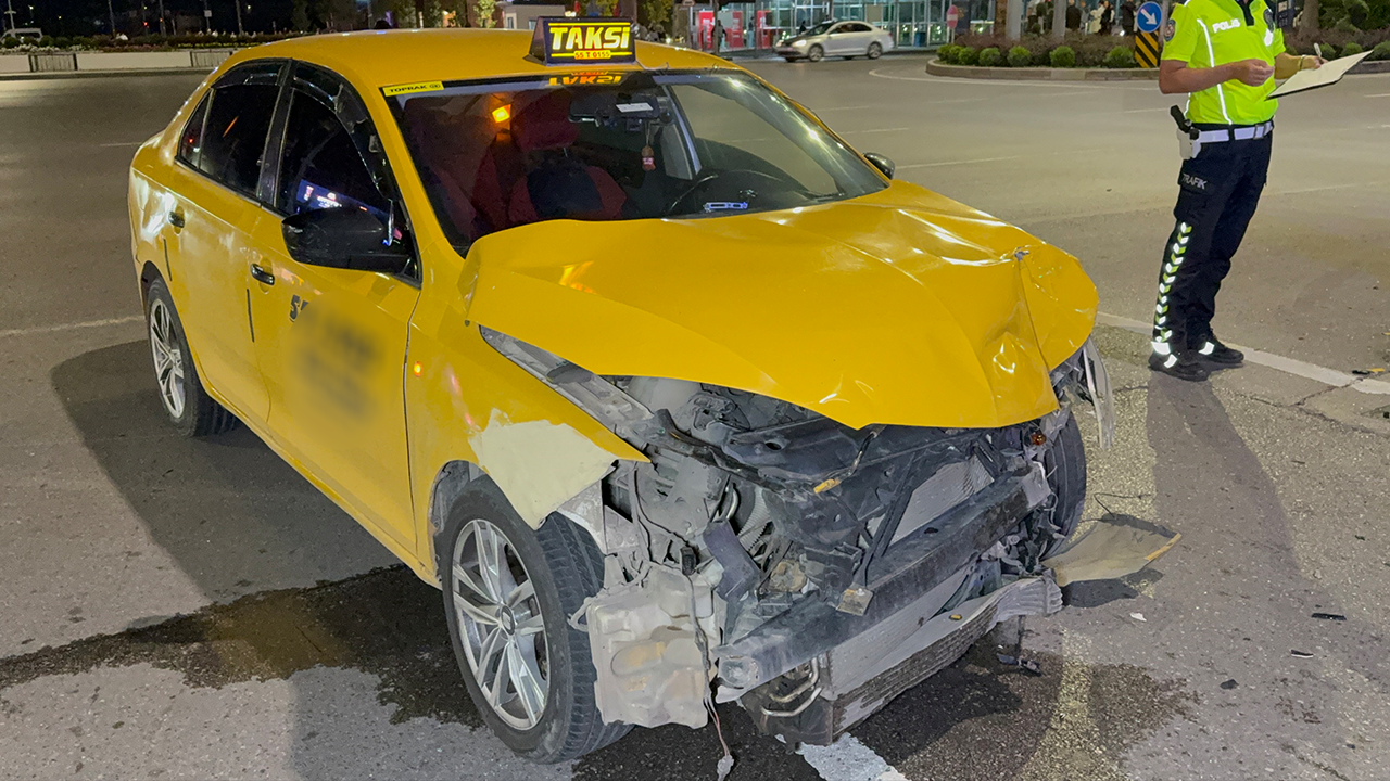 Samsun haber: Samsun’da iki taksi birbirine girdi! Yaralılar var