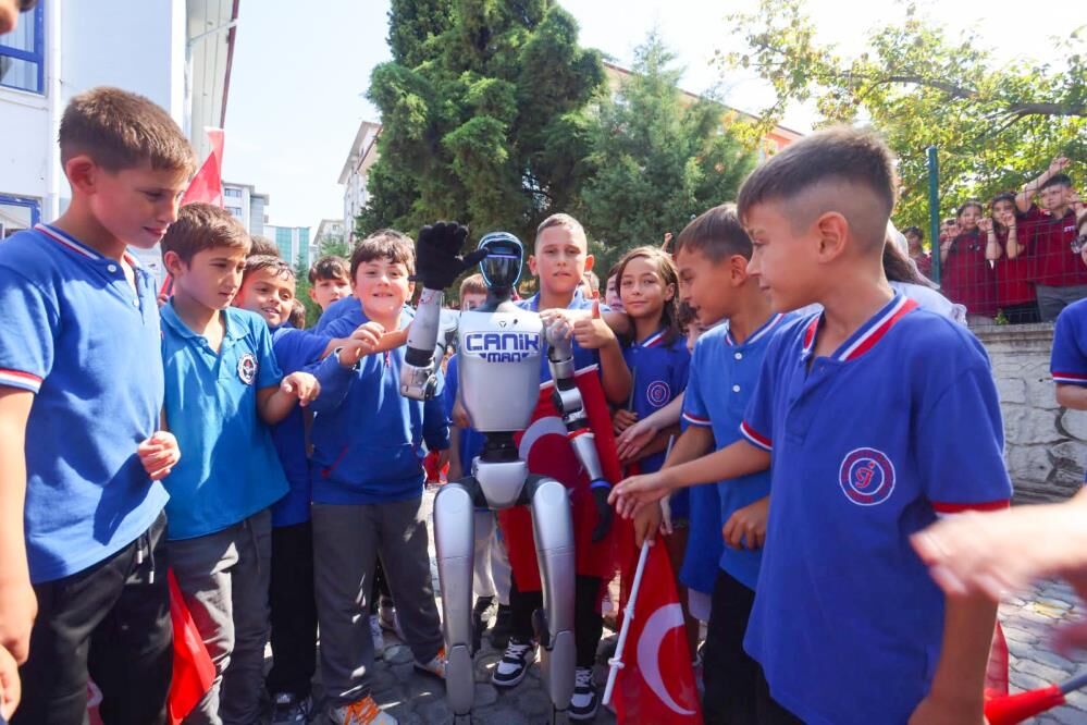 Samsun Haber: Samsun’da insansı robot CANİKMAN öğrencilerle buluştu