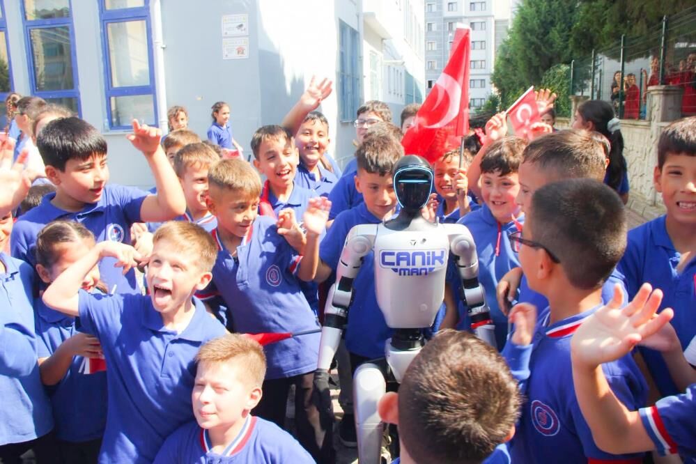 Samsun Haber: Samsun’da insansı robot CANİKMAN öğrencilerle buluştu