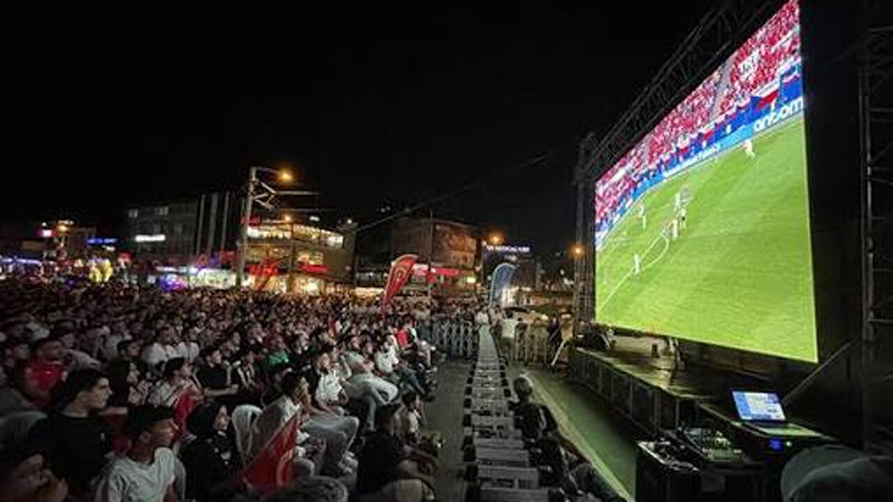 Samsun’da milli maç heyecanı dev ekranda yaşanacak