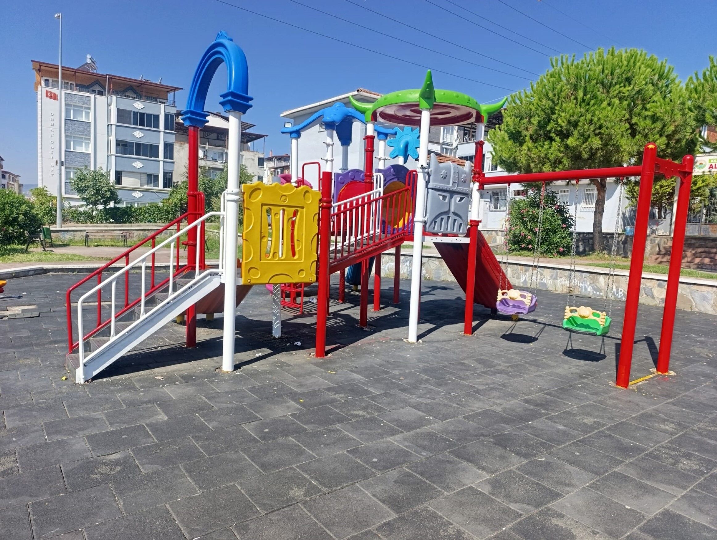 Samsun Haber: Samsun'da parklara kırmızı-beyaz dokunuş