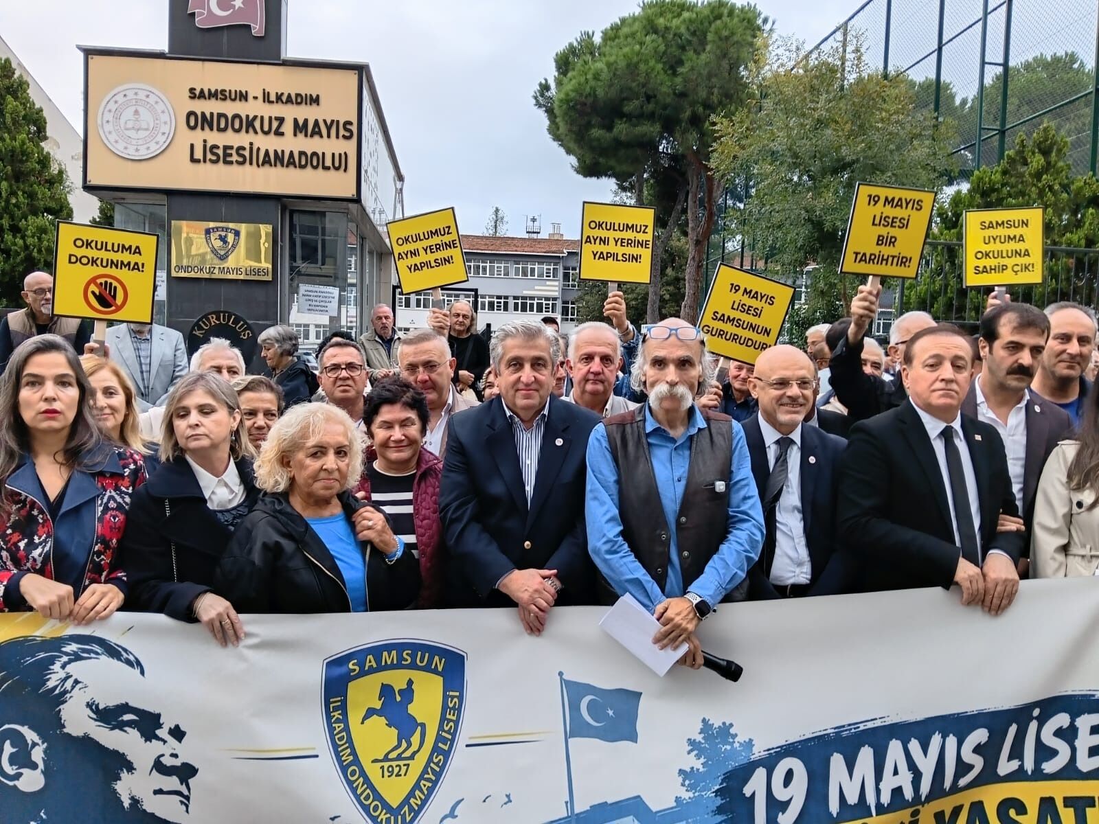 Samsun'da yıkım kararına karşı 19 Mayıs Lisesi önünde çağrı