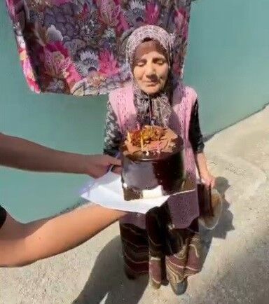 Samsun Haber: Samsun’da yüzleri güldüren sürpriz! Kapısını pasta ile çaldılar