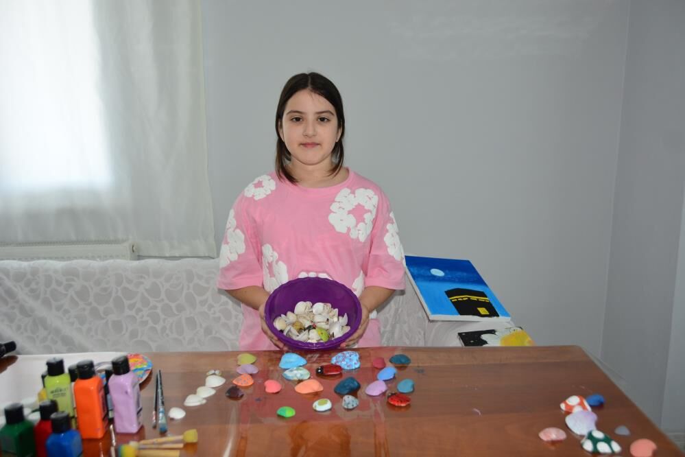 Samsun Haber: Samsunlu minik Elif Zehra deniz kabuklarını sanata dönüştürüyor
