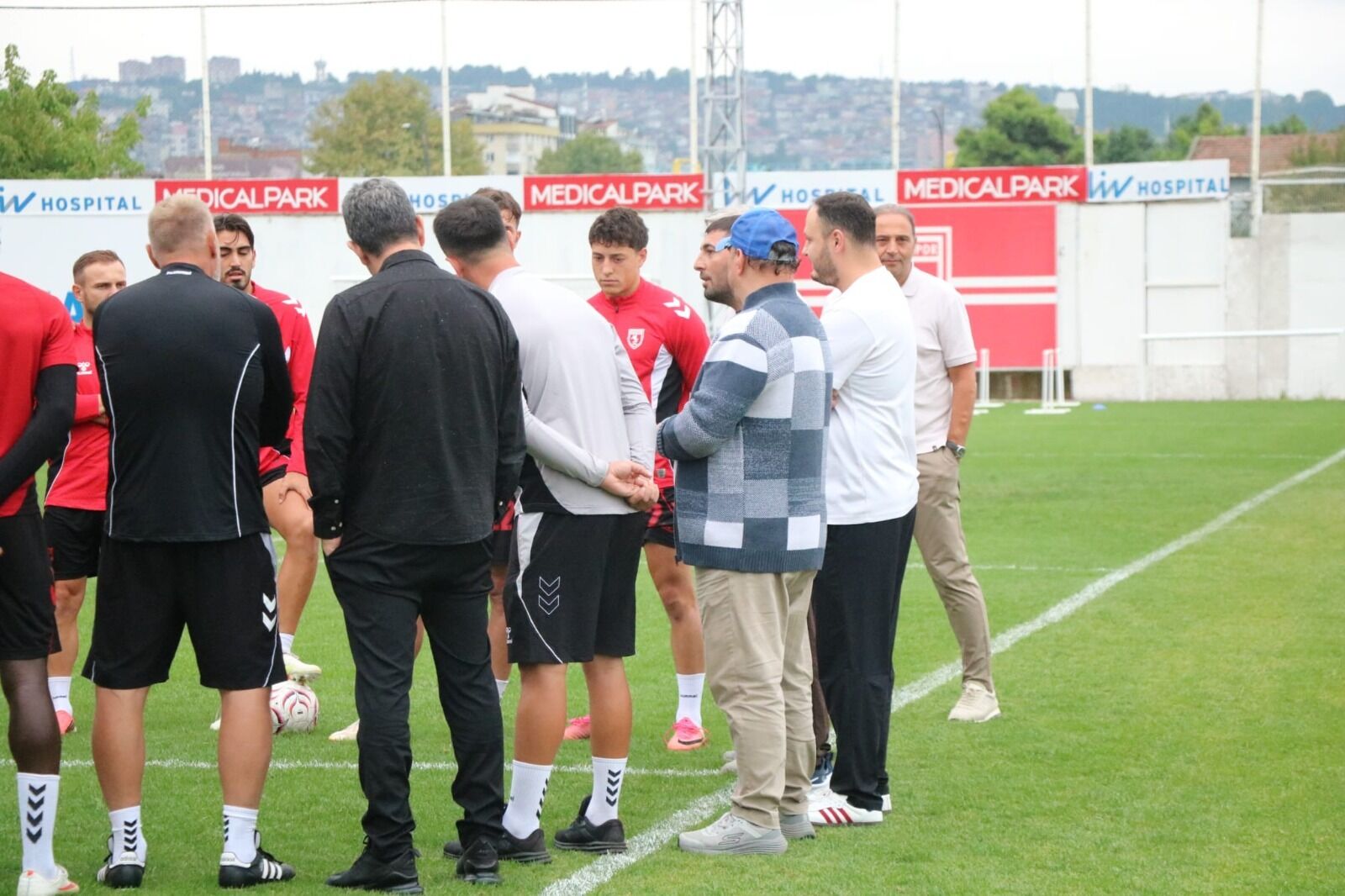 Samsunspor Haber: Samsunspor’da kritik buluşma: Taraftarlar takımla görüştü