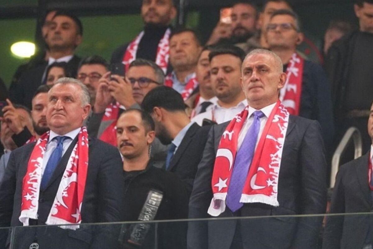 Bursa’da milli maçta protesto:TFF Başkanı Hacıosmanoğlu stattan ayrıldı