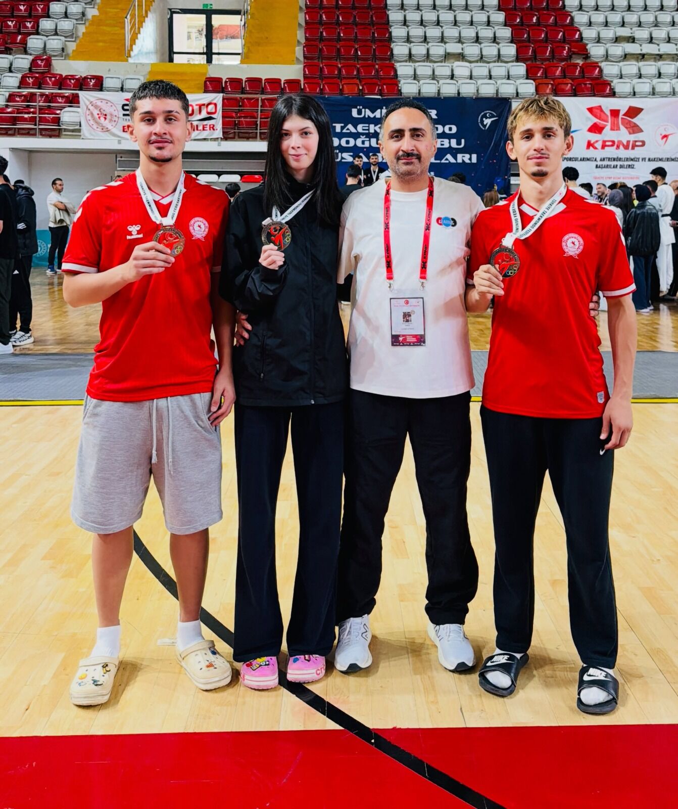 SAMSUN HABER Terme'de 3'te 3! Taekwondoculardan gümüş madalya şöleni