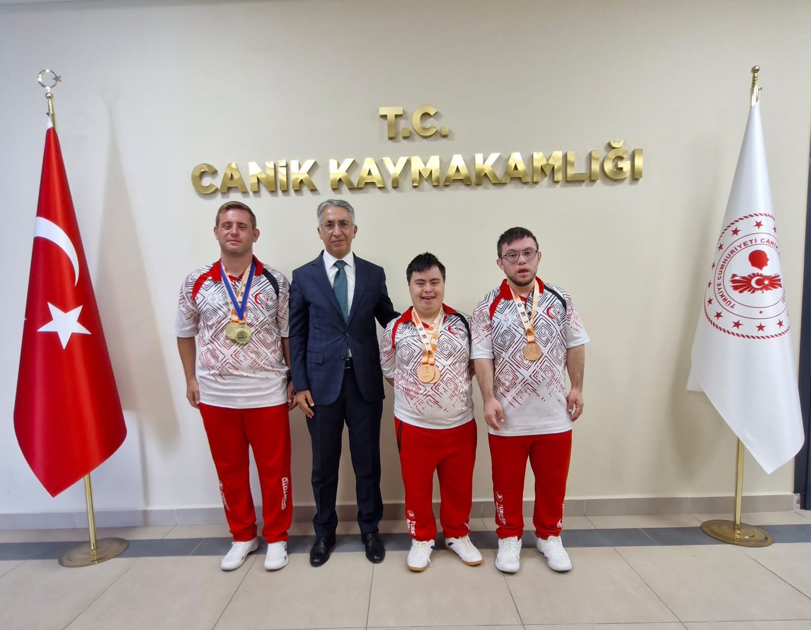 Canik’in şampiyonları Kaymakam Şeref Aydın’la buluştu!