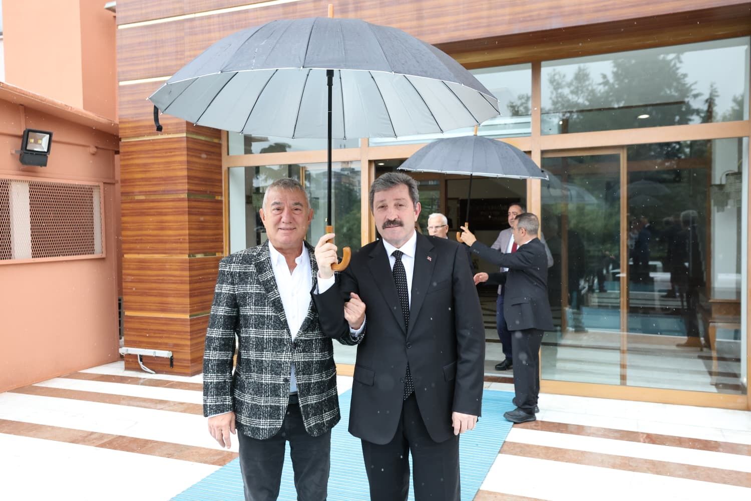Necdet Uzun yazdı: Samsun, gümbür gümbür geliyor...