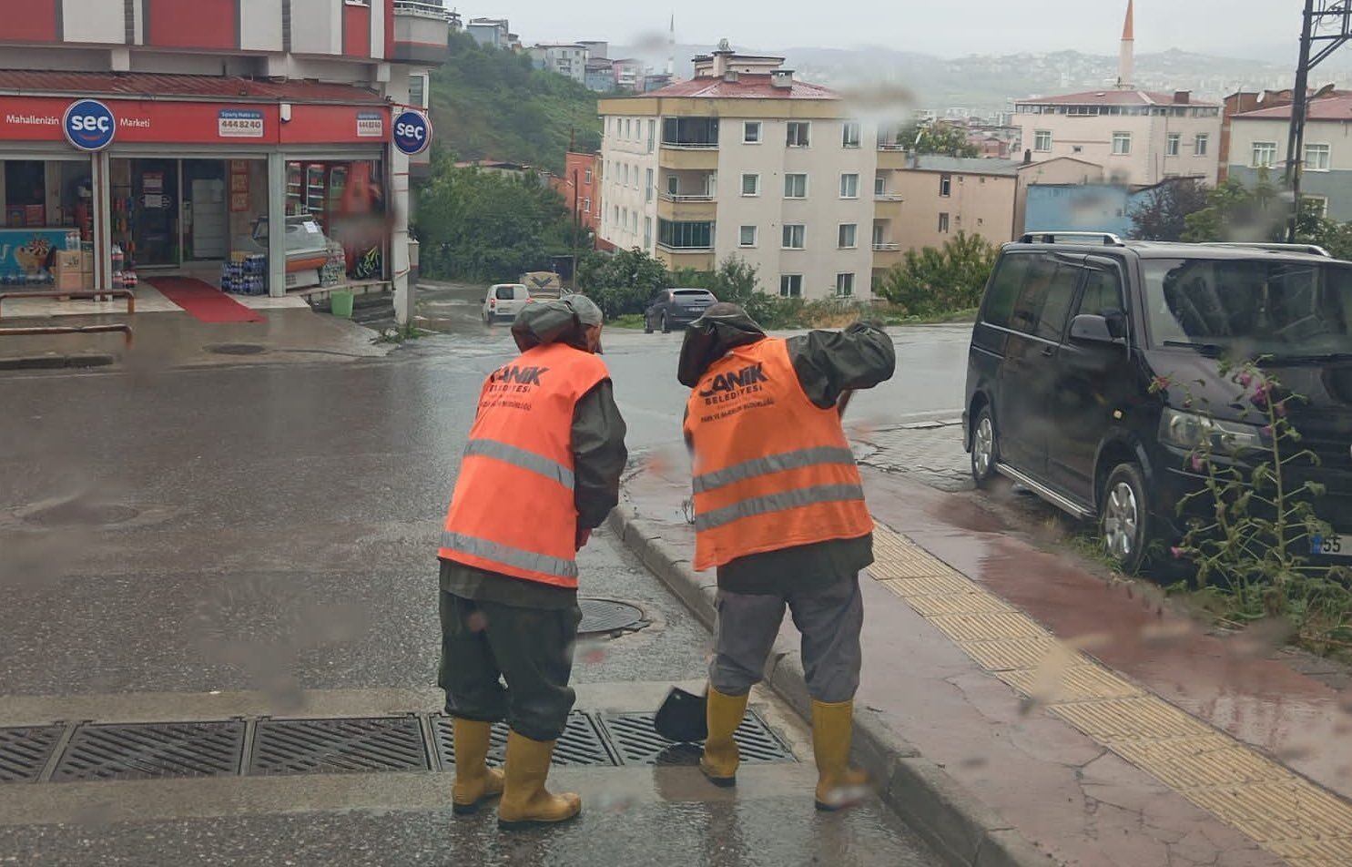 Samsun Haber: Yağmur bastırdı, Canik’te ekipler harekete geçti