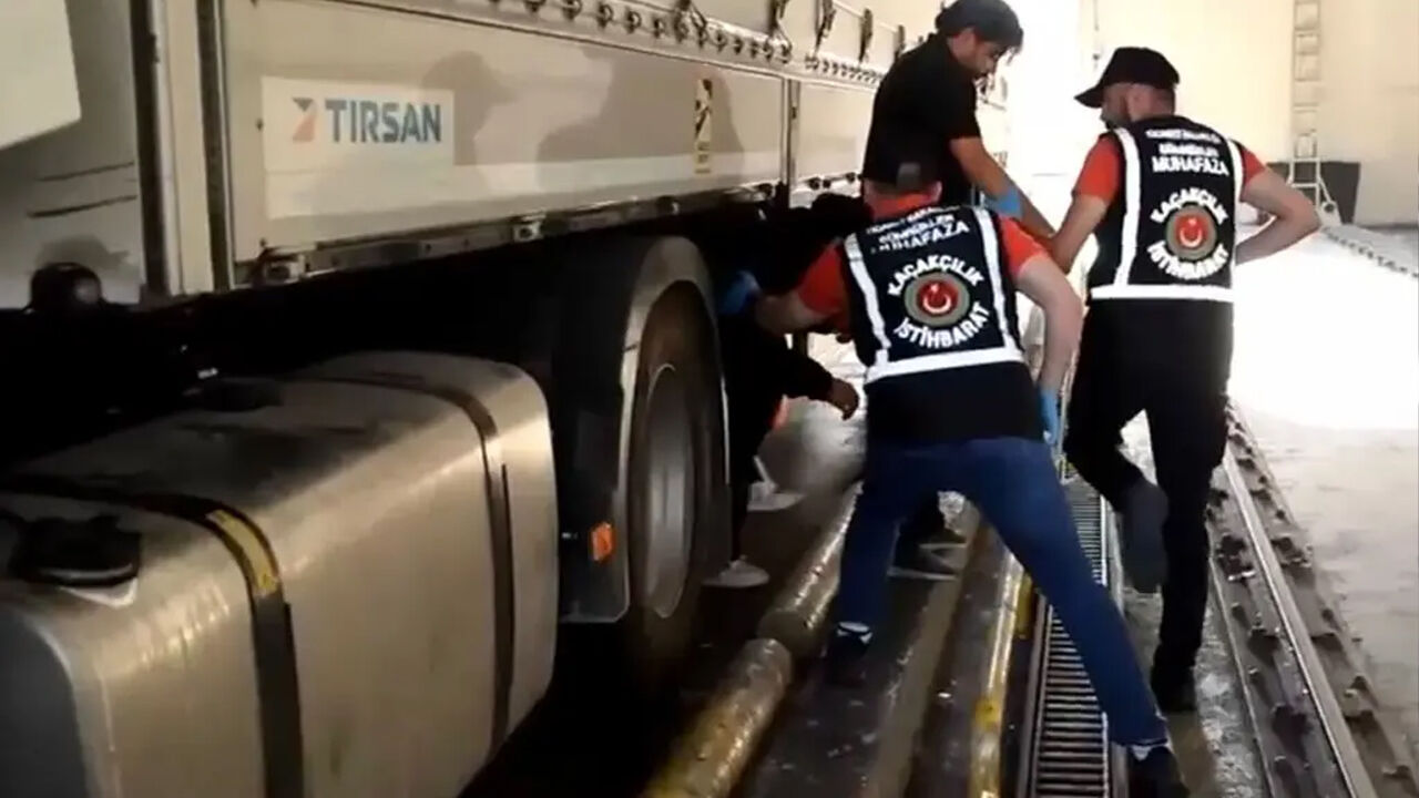 Yurt dışına çıkış yasağı vardı! Arif Kocabıyık tır dorsesinde yakalandı