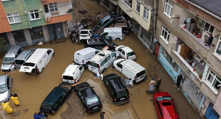 İstanbul Valisi duyurdu! Bu hattaki yapıların hepsi yıkılacak