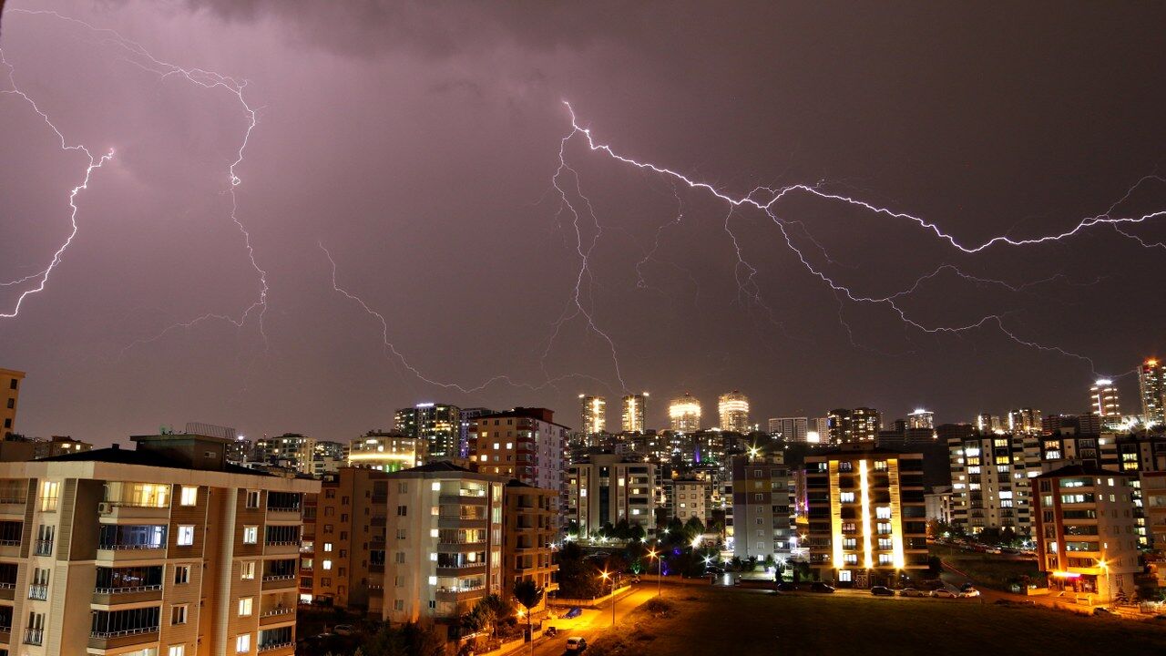 Samsun'da gök gürültülü sağanak etkili oldu!