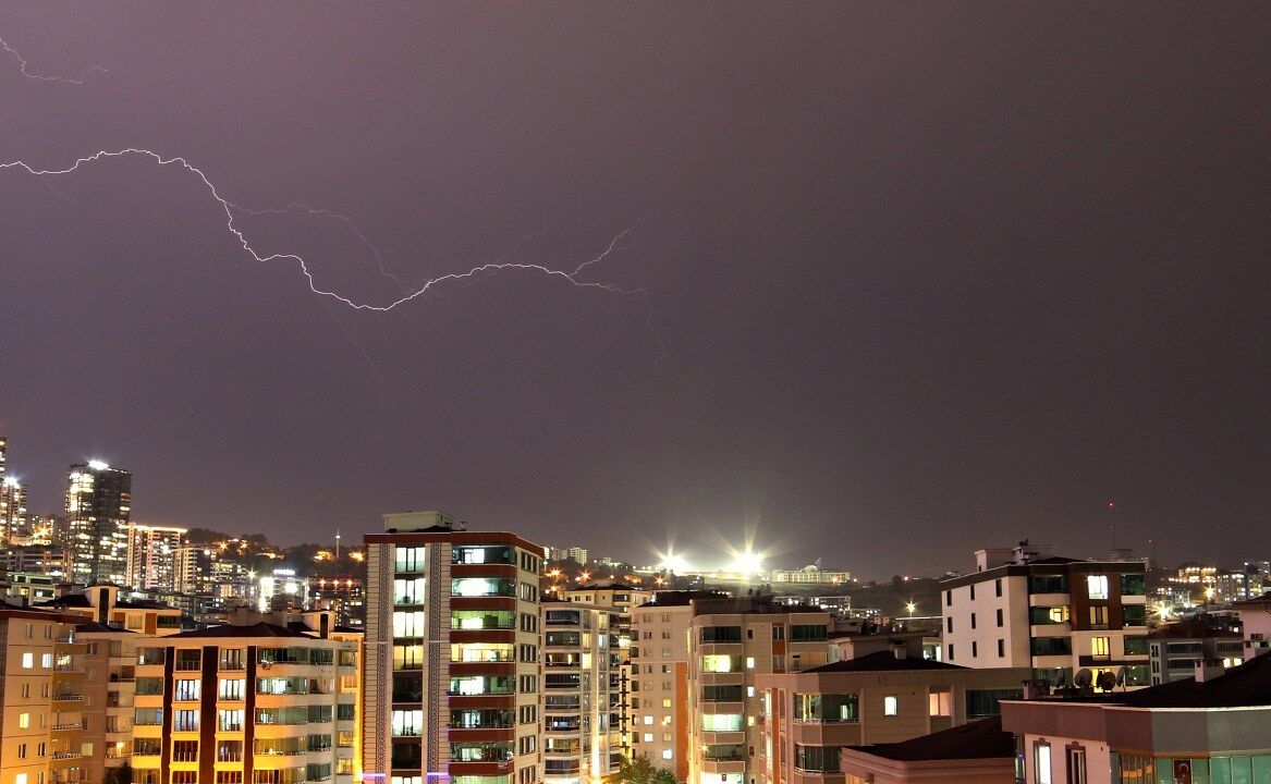 Samsun'da gök gürültülü sağanak etkili oldu!