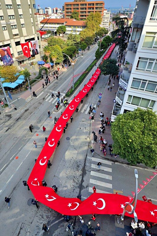  samsun haber: Samsun'da 1919 metrelik Türk bayrağıyla Cumhuriyet yürüyüşü