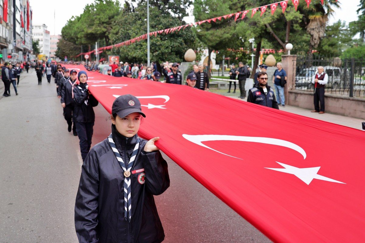  samsun haber: Samsun'da 1919 metrelik Türk bayrağıyla Cumhuriyet yürüyüşü 