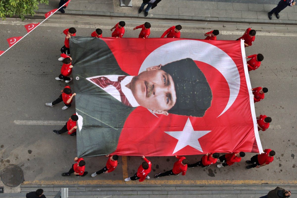  samsun haber: Samsun'da 1919 metrelik Türk bayrağıyla Cumhuriyet yürüyüşü