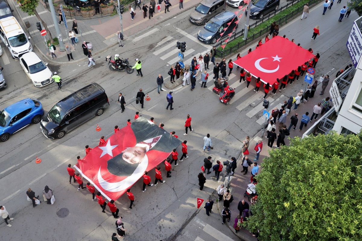  samsun haber: Samsun'da 1919 metrelik Türk bayrağıyla Cumhuriyet yürüyüşü