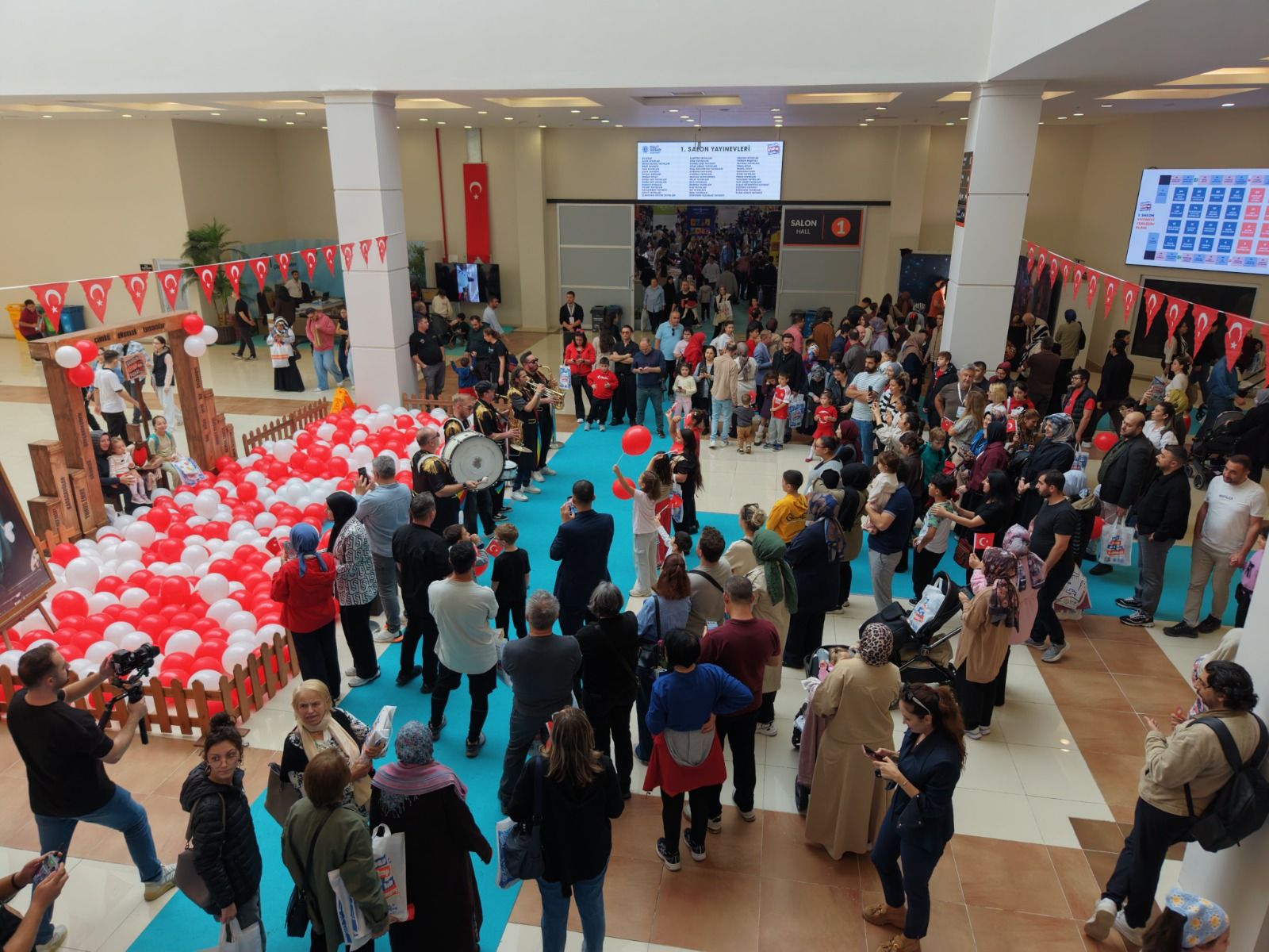 Samsun Haber: Samsun Kitap Fuarı'nda 29 Ekim coşkusu! Kitaplarla Cumhuriyet buluştu