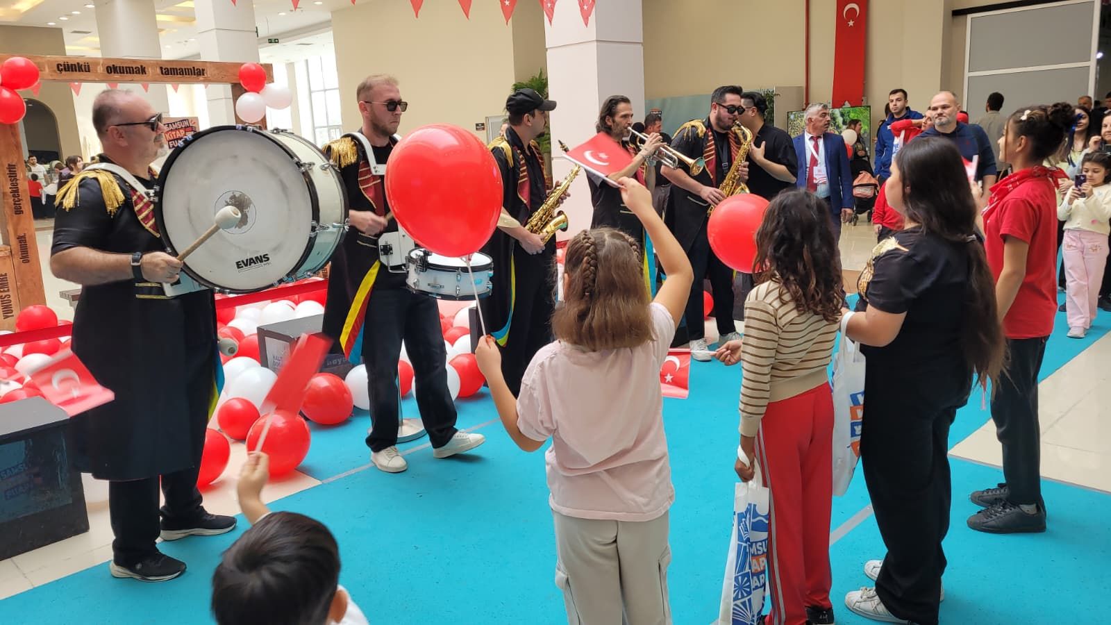 Samsun Haber: Samsun Kitap Fuarı'nda 29 Ekim coşkusu! Kitaplarla Cumhuriyet buluştu
