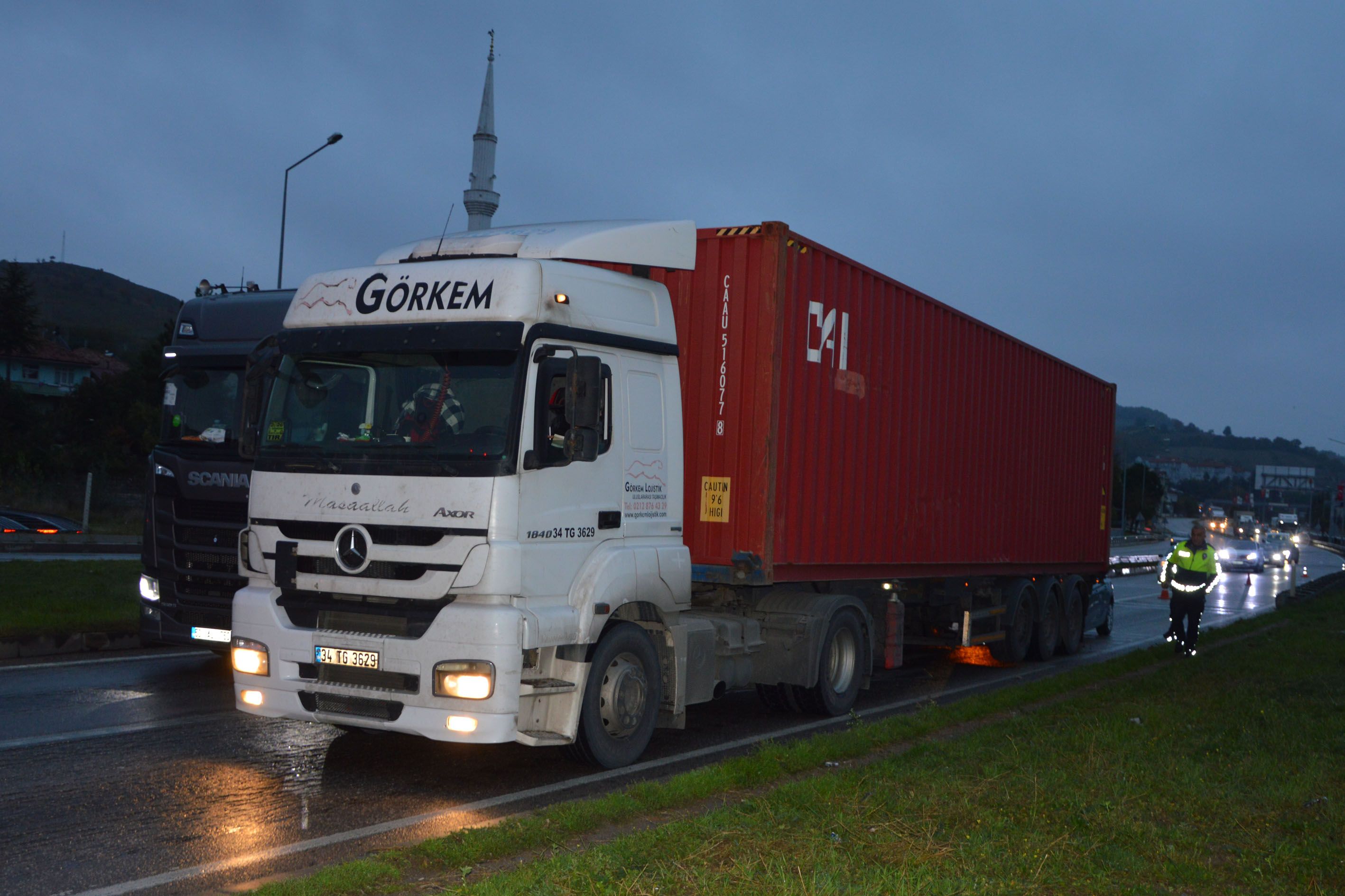 Samsun haber: Ankara-Samsun yolunda feci kaza! Otomobil tırla çarpıştı