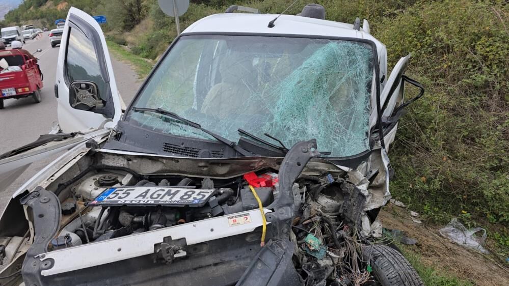 SAMSUN HABER Vezirköprü’de feci kaza: 1’i ağır 2 yaralı
