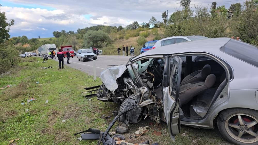 SAMSUN HABER Vezirköprü’de feci kaza: 1’i ağır 2 yaralı