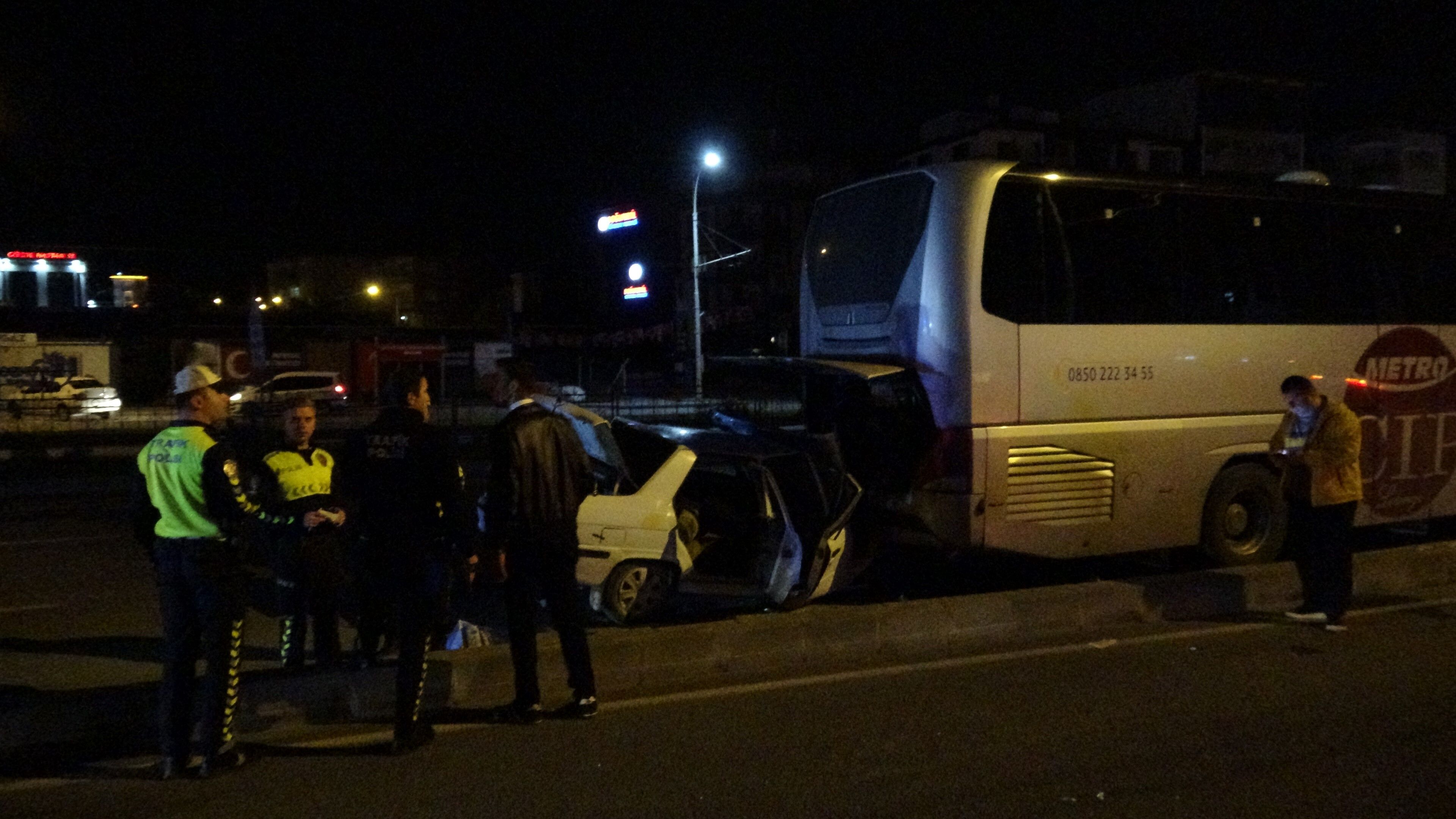 Samsun haber: Samsun yolunda korkutan kaza! Otomobil otobüsün altına girdi