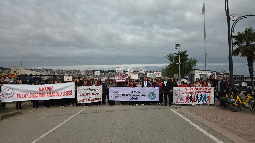 SAMSUN HABER Samsun'da öğrencilerden sağlıklı yaşam için anlamlı yürüyüş