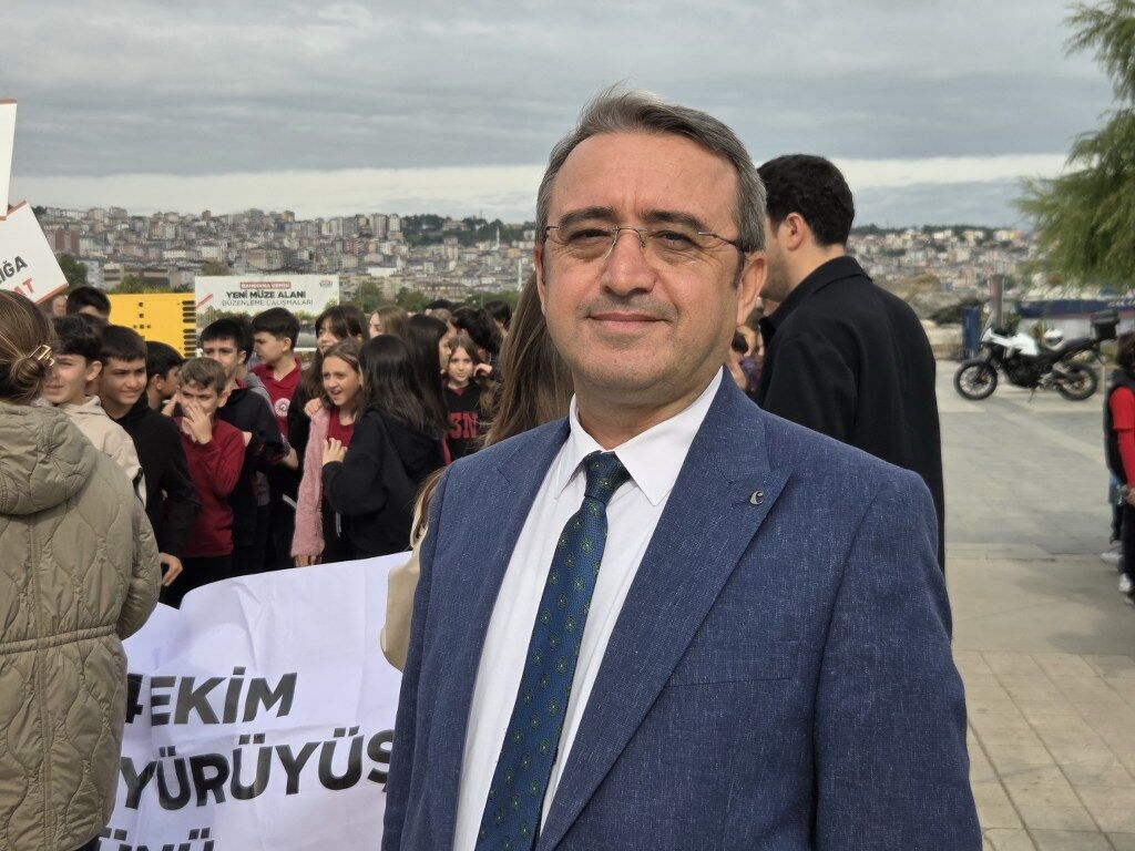 SAMSUN HABER Samsun'da öğrencilerden sağlıklı yaşam için anlamlı yürüyüş