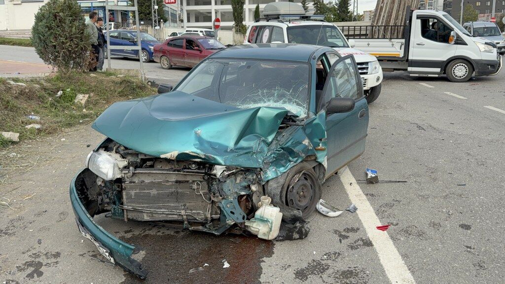 SAMSUN HABER Samsun İlkadım'da zincirleme kaza! Yaralılar var 