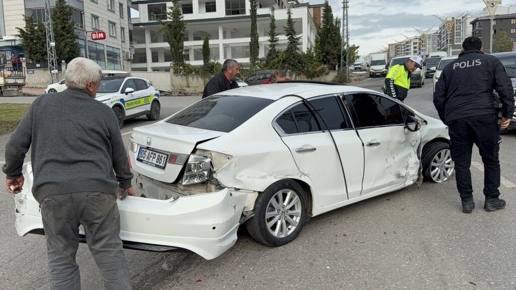 SAMSUN HABER Samsun İlkadım'da zincirleme kaza! Yaralılar var 