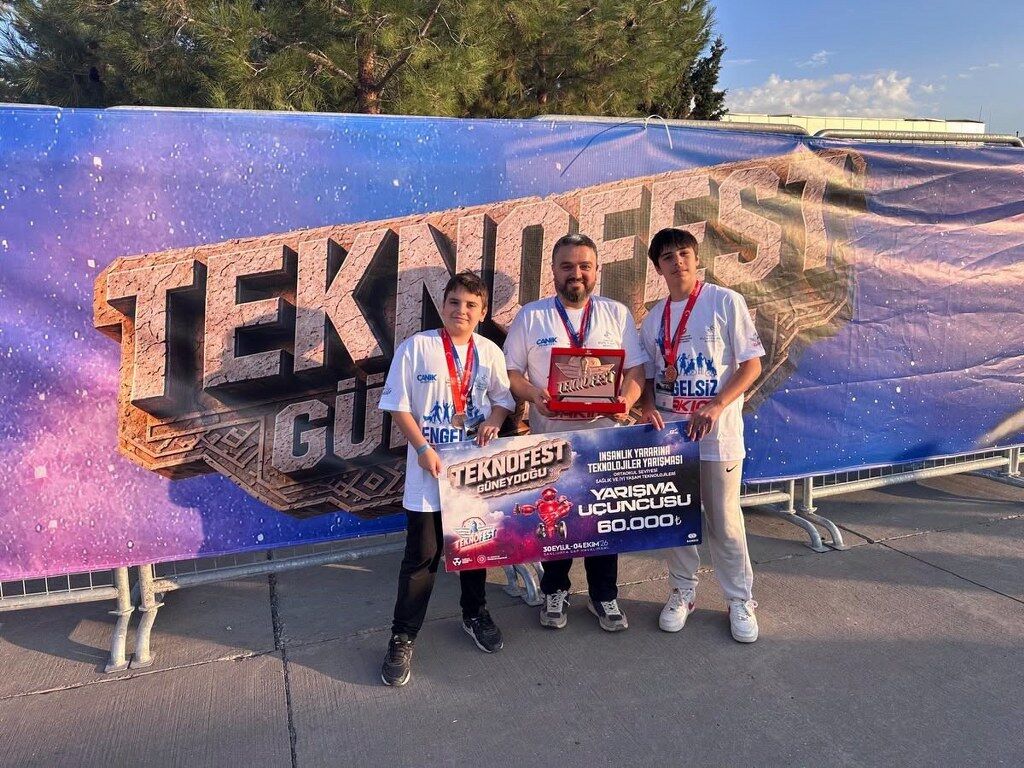 Canikli öğrencilerden TEKNOFEST’te Türkiye üçüncülüğü