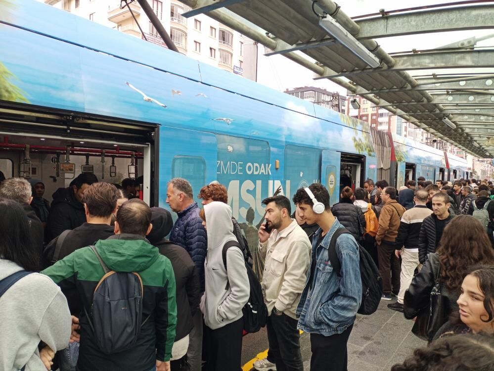 samsun haber Samsun’da tramvaylarda sabah izdihamı!