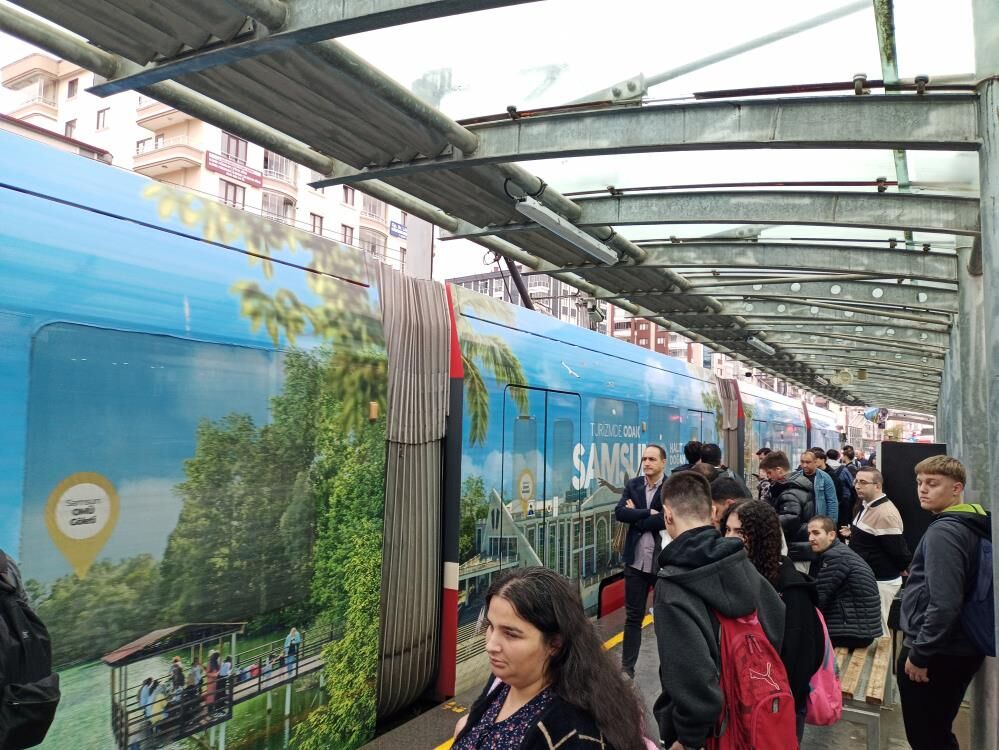 samsun haber Samsun’da tramvaylarda sabah izdihamı!