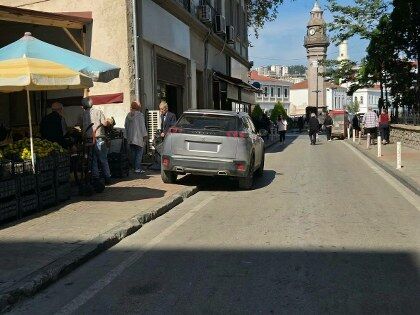 samsun haber: Samsunlular kaldırım işgalinden dertli! "Kaldırım var da biz mi yürümedik?"